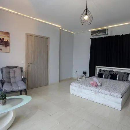 Iris Apartment *